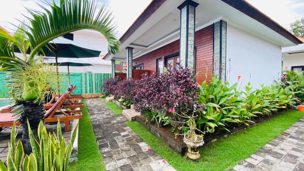 Juan Beach Bungalow Batununggul Exterior foto